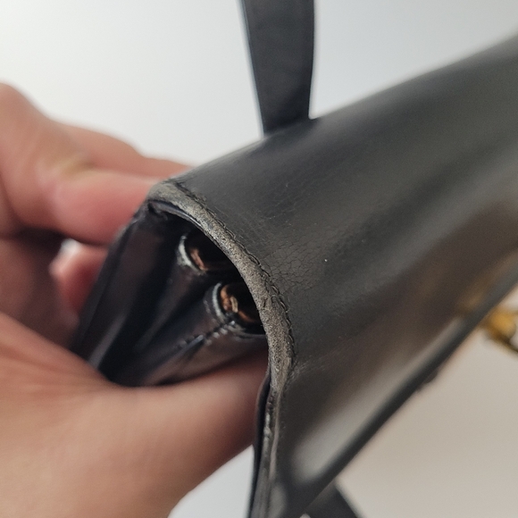 Vintage black faux leather handbag with multiple pockets - Picture 14 of 16